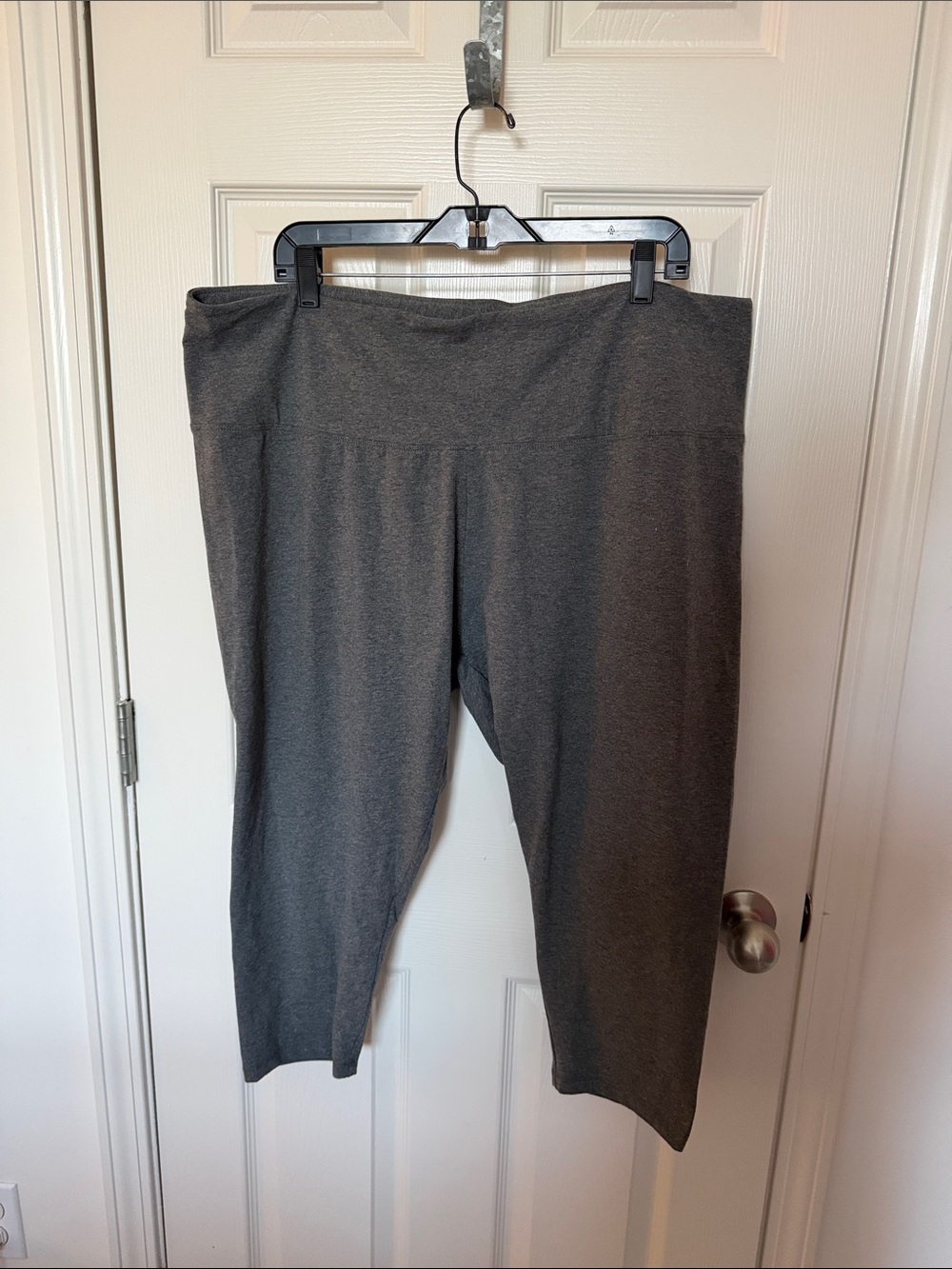 Falls Creek Charcoal Gray Capri Leggings